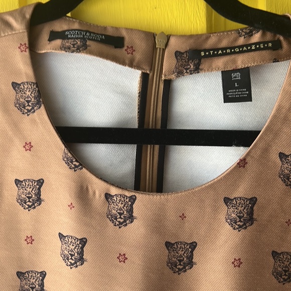 Scotch and soda Maison scotch leopard heads repeated print top w/front ruffle - Picture 3 of 5